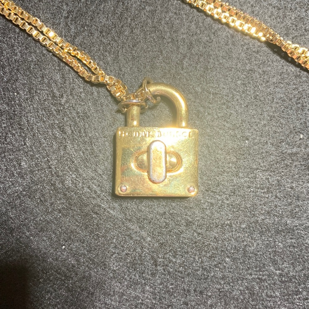 Necklace designed by HENRI BENDEL, rose gold coloring 16 inch drop great accent